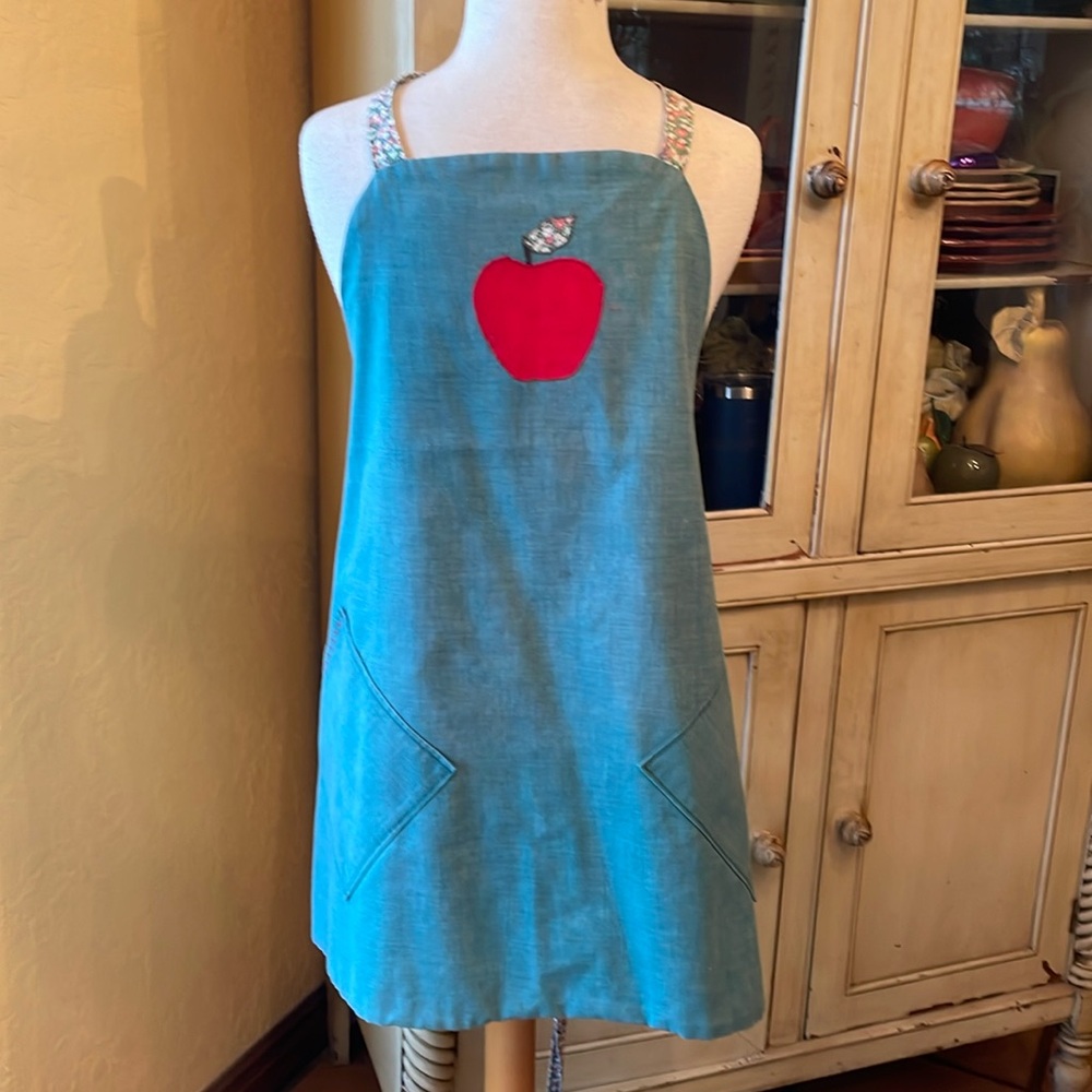 Apron - Picture 1 of 6